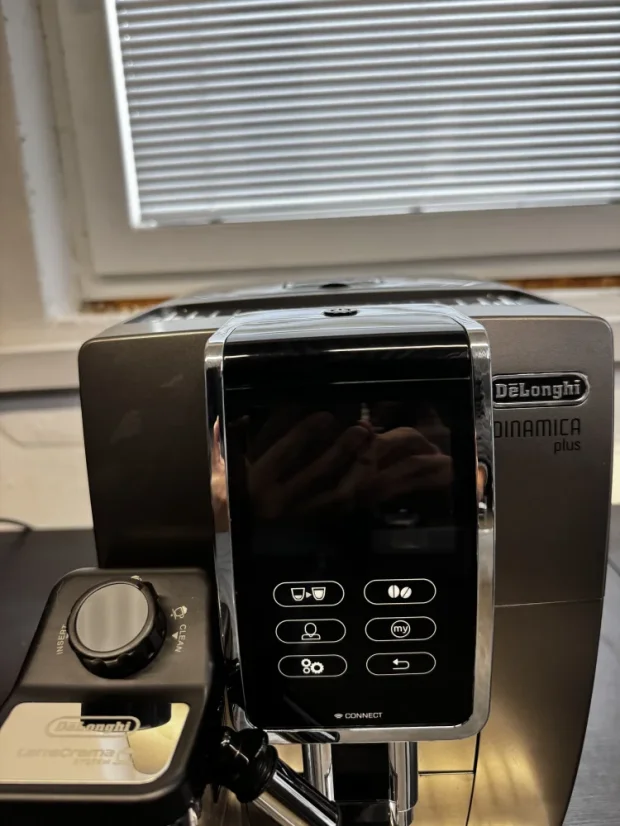 Repasovaný kávovar DeLonghi ECAM 370.95.S Dinamica Plus