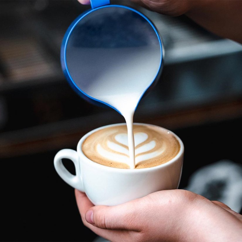 Rhino Coffee Gear Barista Milk Pitcher - konvička modrá 360 ml