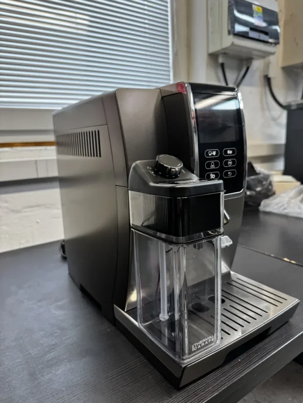 Repasovaný kávovar DeLonghi ECAM 370.95.S Dinamica Plus