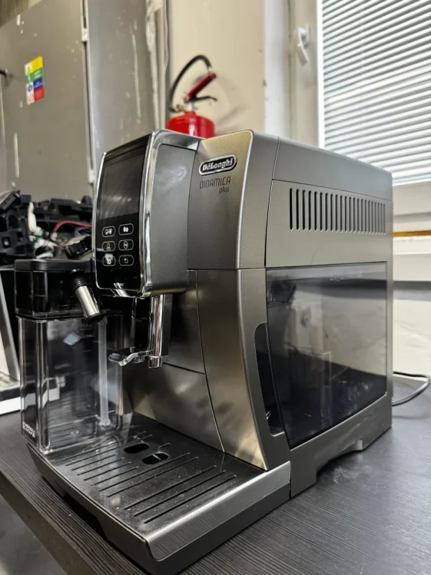 Repasovaný kávovar DeLonghi ECAM 370.95.S Dinamica Plus