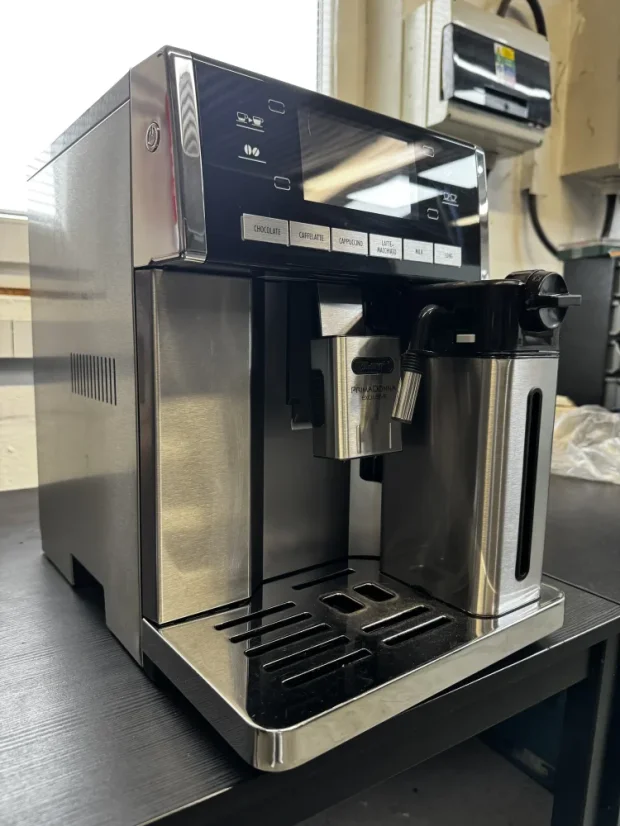 Repasovaný kávovar DeLonghi ESAM 6900.M