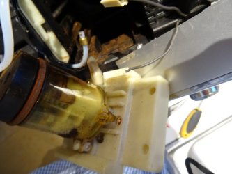 Wymiana górnego tłoka jednostki zaparzającej w ekspresach DeLonghi ECAM