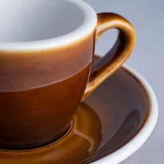 Loveramics Egg — šálka s podšálkou na espresso 80 ml, karamelová