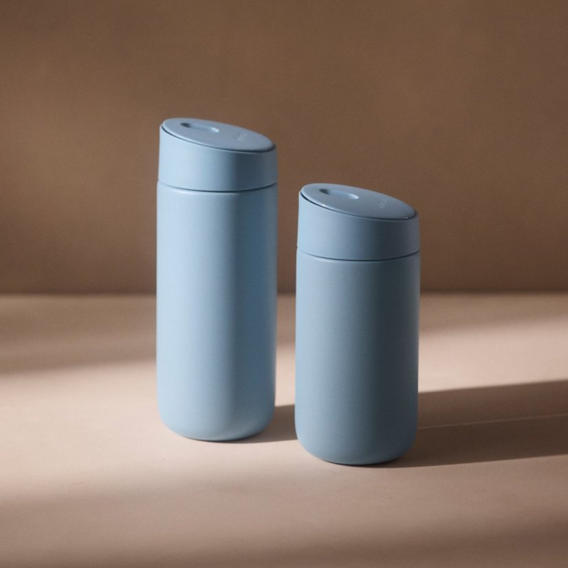 Fellow - Carter Slide Mug - Hazy Blue - Izolovaný hrnek 473ml