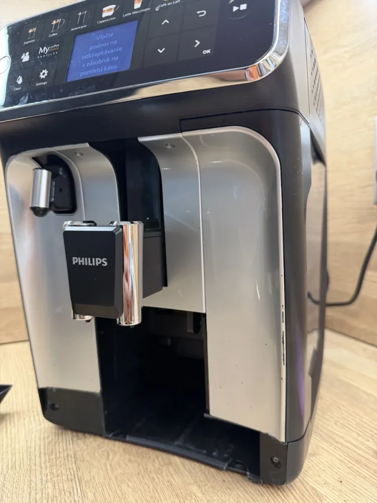 Felújított Philips LatteGo automata kávégép elölnézete Felújított Philips LatteGo automata kávégép elölnézete